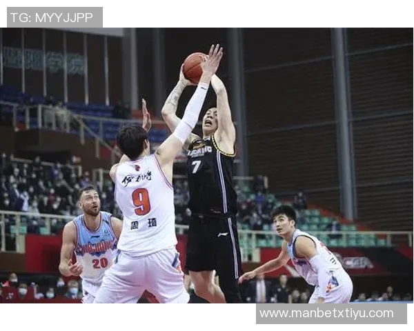 莫斯利谈球队投篮表现强调把握机会果断出手的重要性