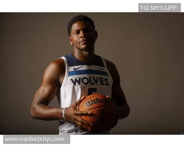 爱德华兹复出首战表现平平13投5中仅得15分正负值惨淡25 爱德华兹复出首战表现平平13投5中仅得15分正负值惨淡25