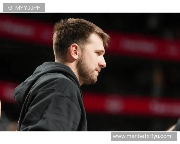 AD谈莱夫利缺阵影响强调个人表现与球队攻防的重要性 AD谈莱夫利缺阵影响强调个人表现与球队攻防的重要性