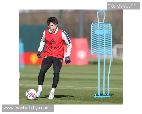 曼联连胜五场蓄发哥庆祝一周年晒视频展现不剪发的决心